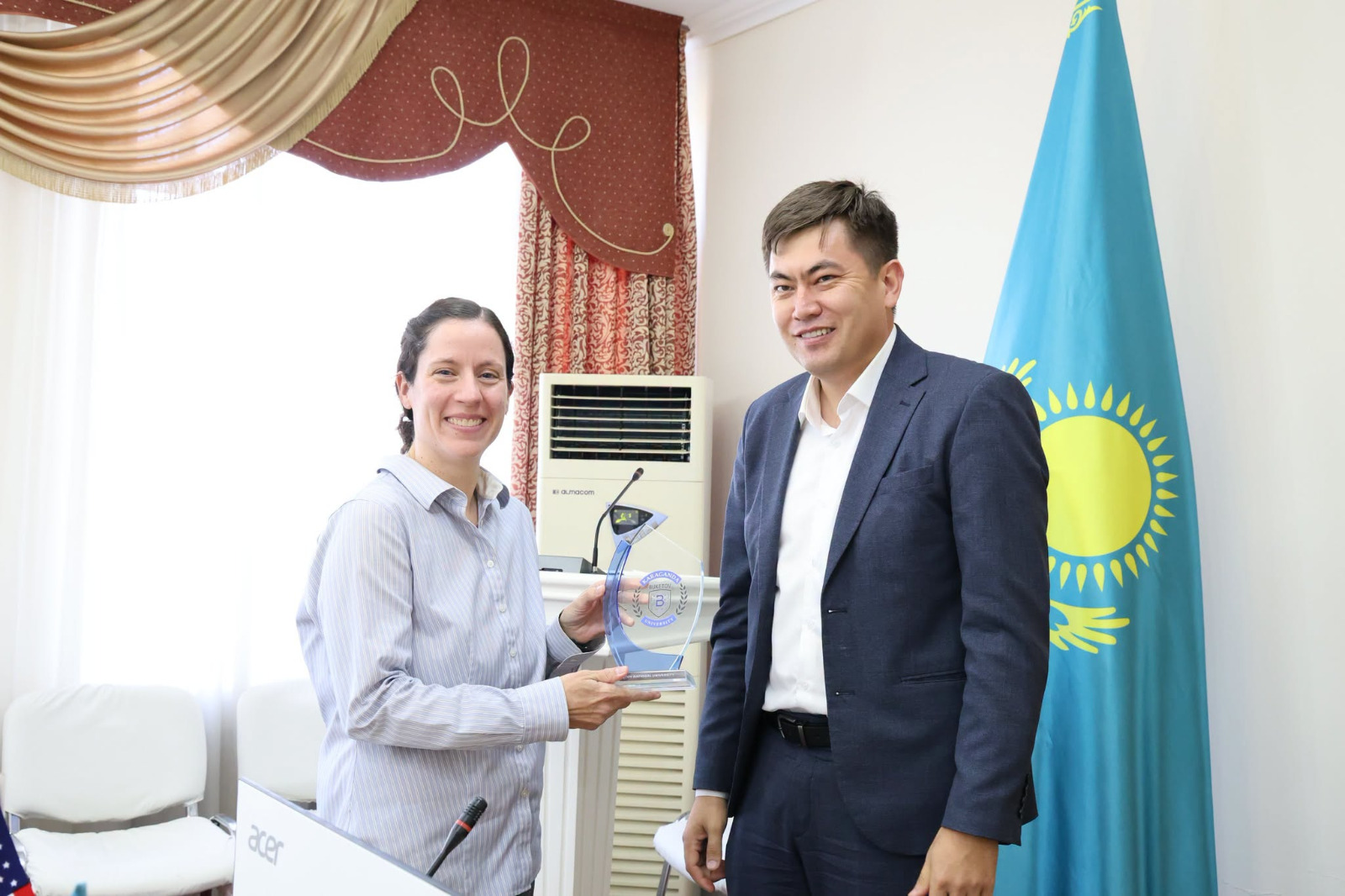 ХАЛЫҚАРАЛЫҚ ЫНТЫМАҚТАСТЫҚТЫҢ ЖАҢА БАҒЫТТАРЫ: БӨКЕТОВ УНИВЕРСИТЕТІНДЕГІ АҚШ ЕЛШІЛІГІ ӨКІЛДЕРІМЕН КЕЗДЕСУ